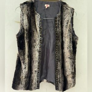 Reba Faux Fur Vest w/ Button Details size small